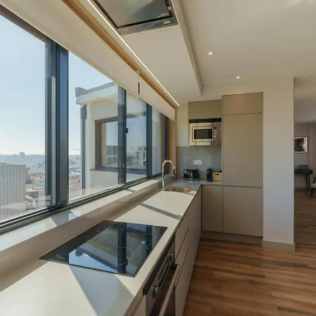 Stylish City Stay With Balcony Apartment