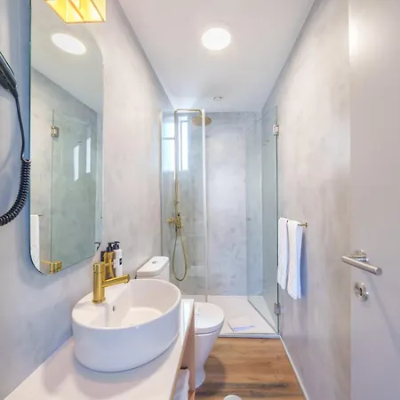 Apartment Stylish City Stay With Balcony *
