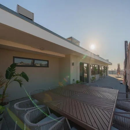 Stylish City Stay With Balcony *