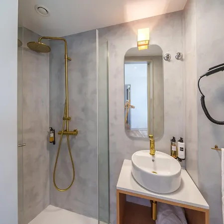 Stylish City Stay With Balcony