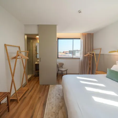 Stylish City Stay With Balcony Apartment *