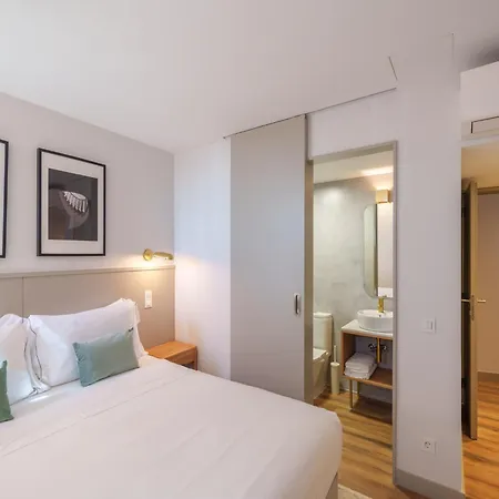 Apartment Stylish City Stay With Balcony *